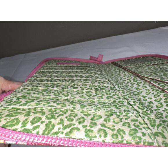 Vera Bradley Travel Organizer Wallet Passport Cards Bills Coins Zip Around Pink - Picture 3 of 11